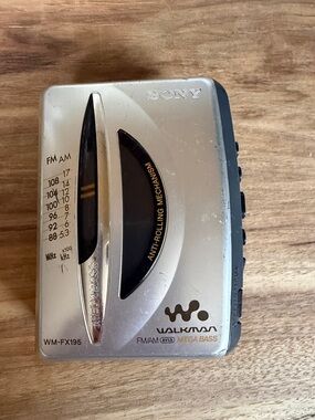Sony Silver Walkman WM-FX195 Portable Cassette Player
